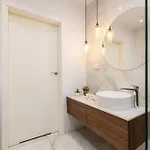 Blue And With Bright Pink Bedroom In By Renters 克拉科夫