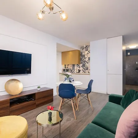 Apartament Blue And With Bright Pink Bedroom In By Renters Kraków