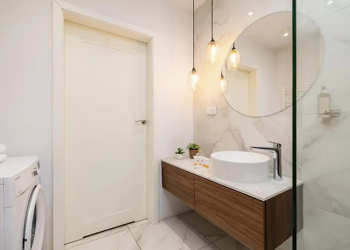 Blue And With Bright Pink Bedroom In By Renters Krakkó