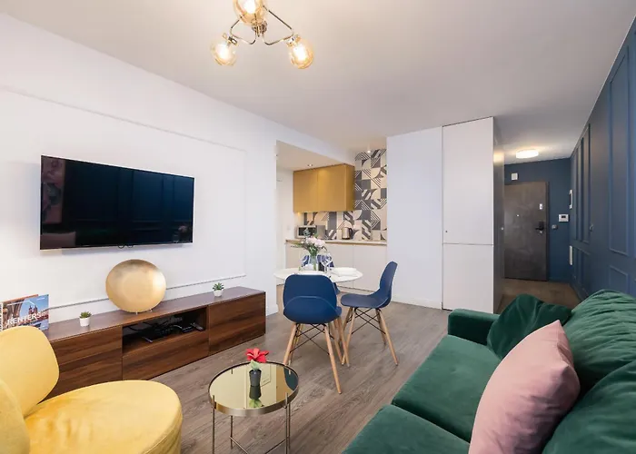 Apartman Blue And With Bright Pink Bedroom In By Renters Krakkó