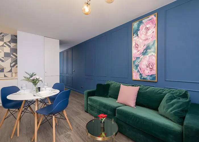 Apartman Blue And With Bright Pink Bedroom In By Renters