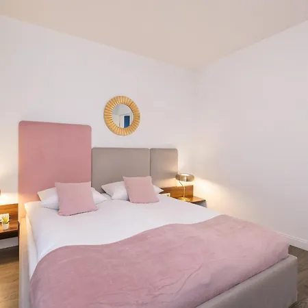 Blue And With Bright Pink Bedroom In By Renters Krakau
